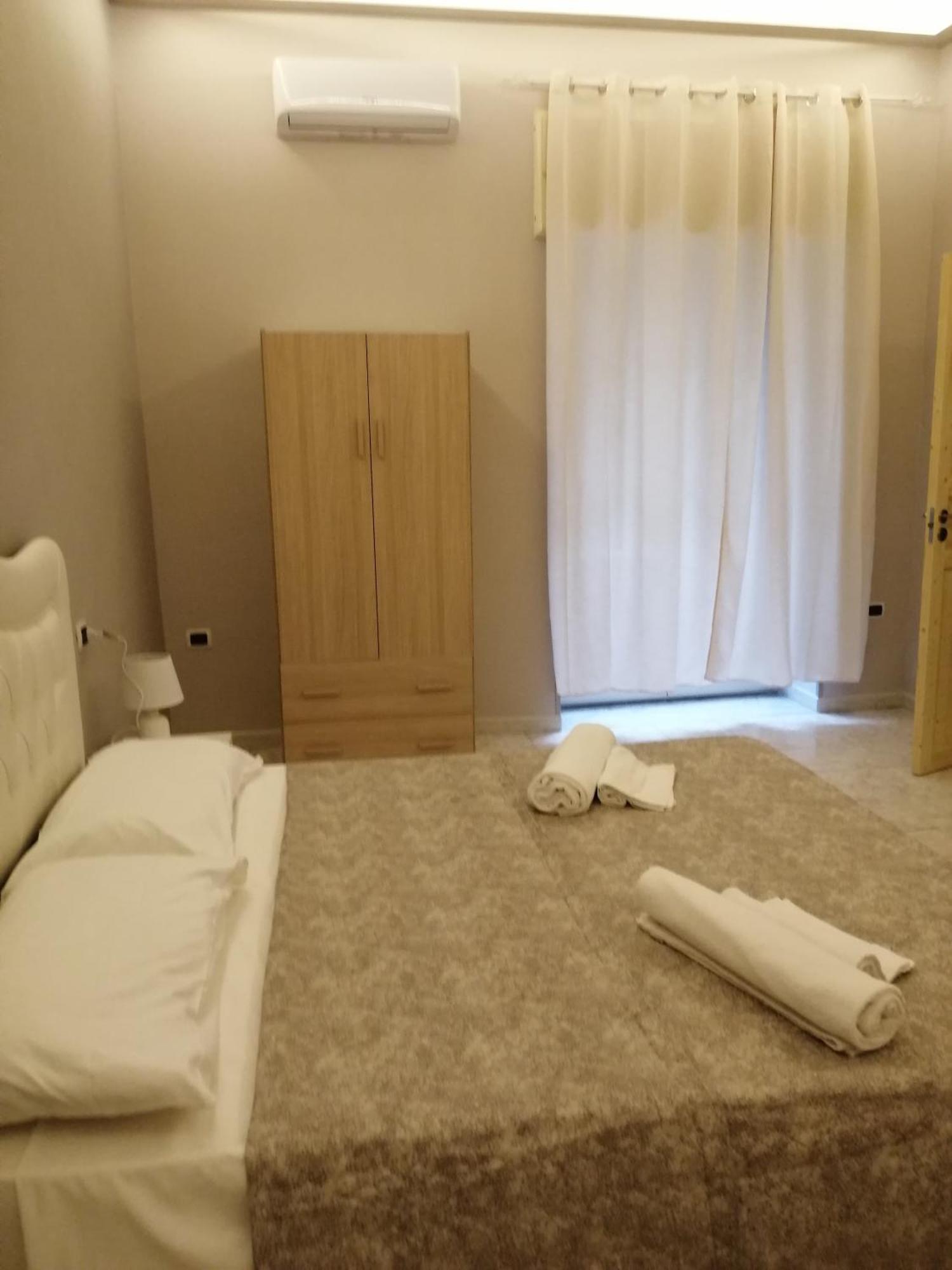 Guest House Francesco เนเปิลส์ ภายนอก รูปภาพ