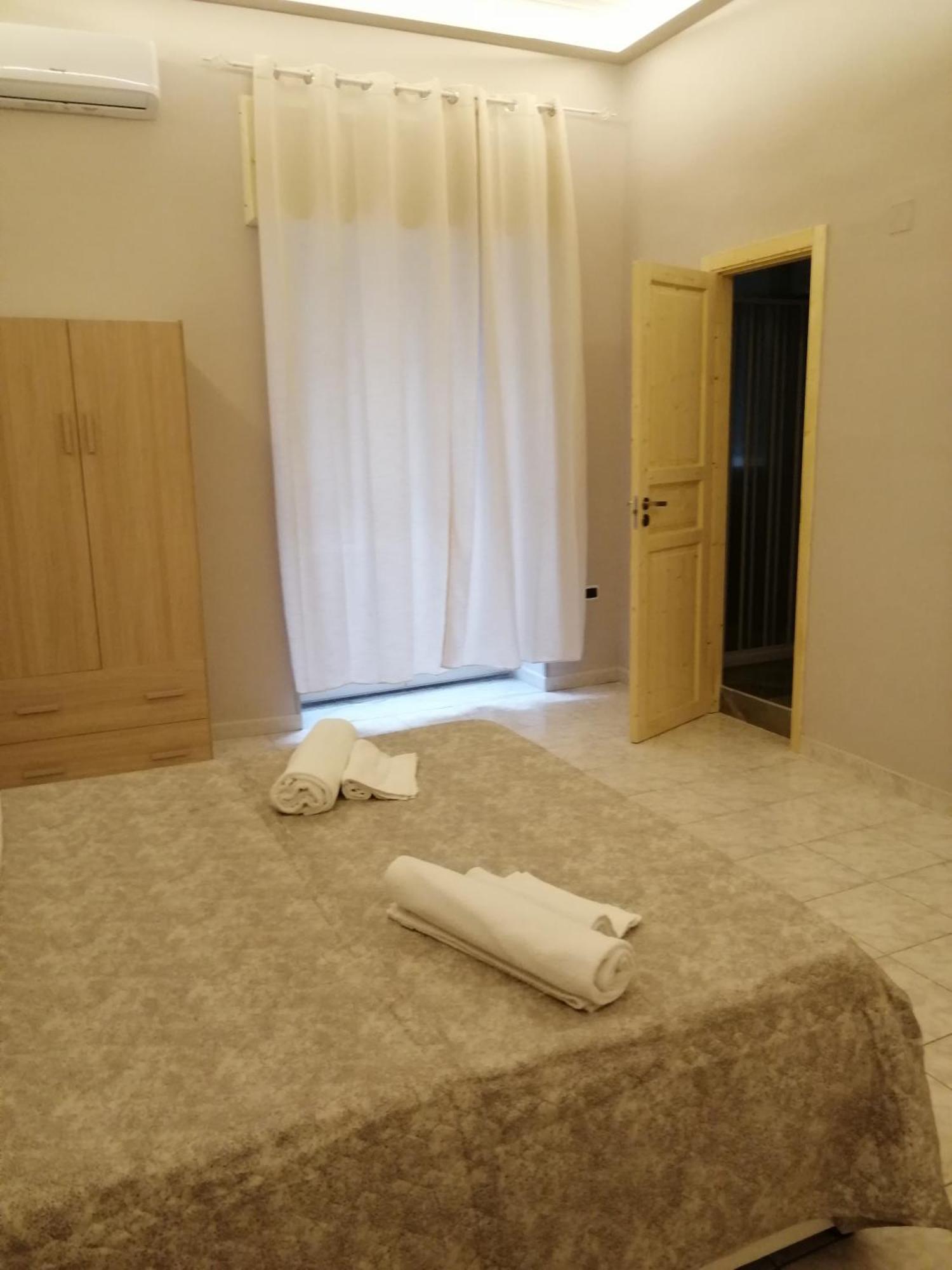 Guest House Francesco เนเปิลส์ ภายนอก รูปภาพ