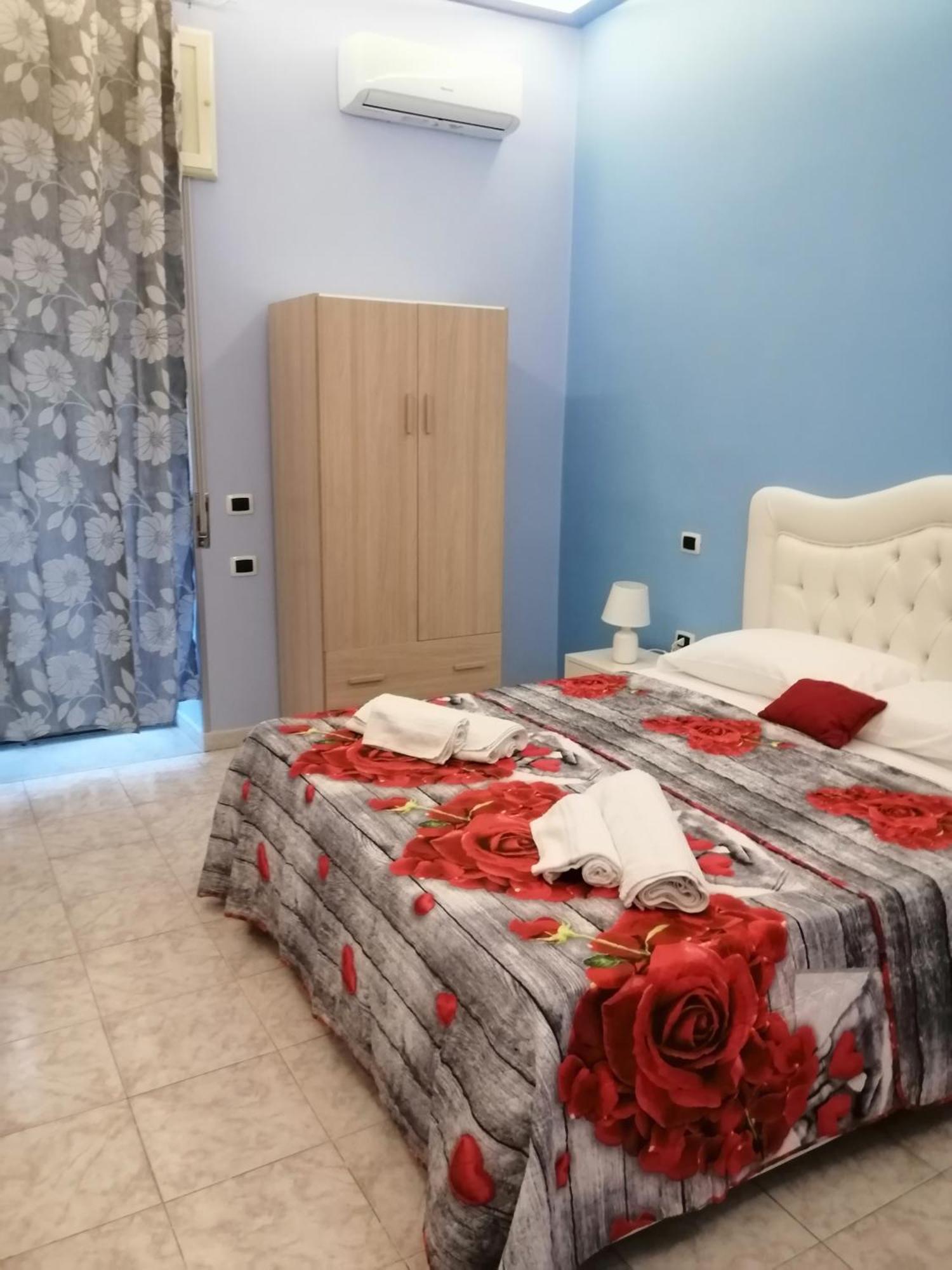 Guest House Francesco เนเปิลส์ ภายนอก รูปภาพ